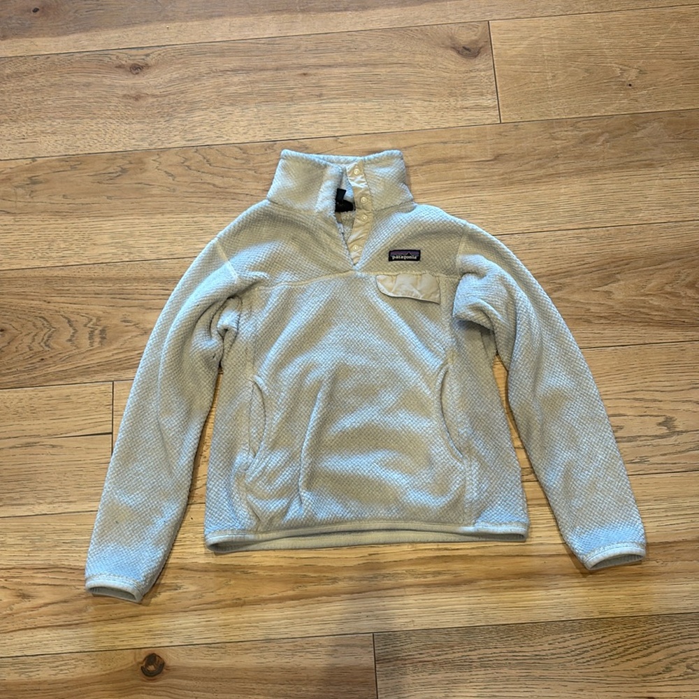 Light grey Patagonia is sweater